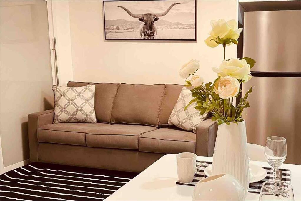 Unit #204 Cozy Mountain View 2Br In Canmore Downtown Bagian luar foto