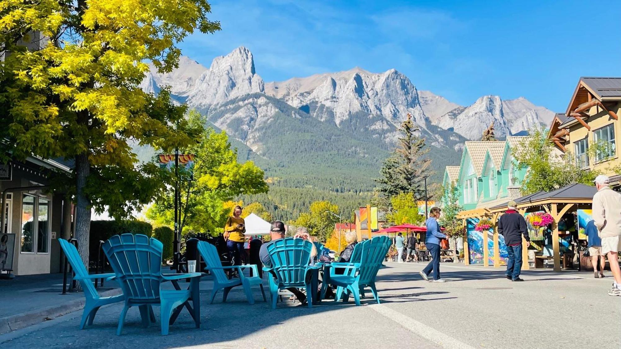 Unit #204 Cozy Mountain View 2Br In Canmore Downtown Bagian luar foto